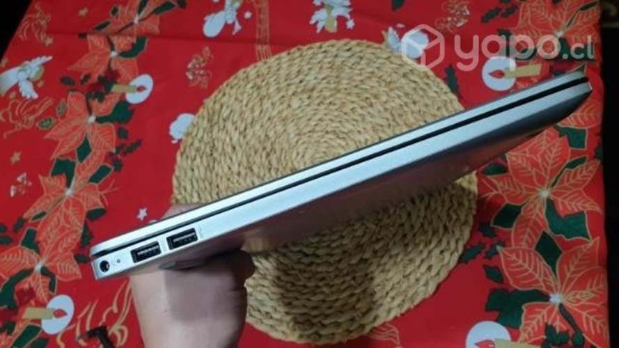 HP AMD Ryzen 5 15.6"