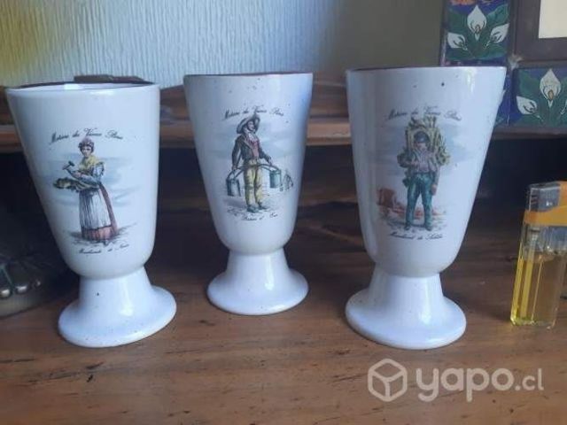 Trío de tazas de cerámica parisínas "Chiffonnier