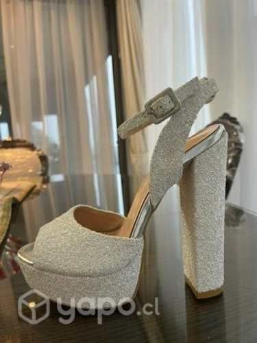 Zapatos de fiesta nuevos
