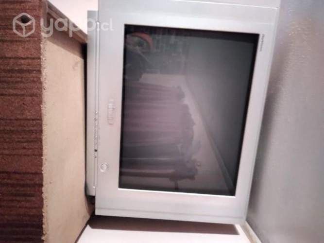 Televisor hitech funcionando