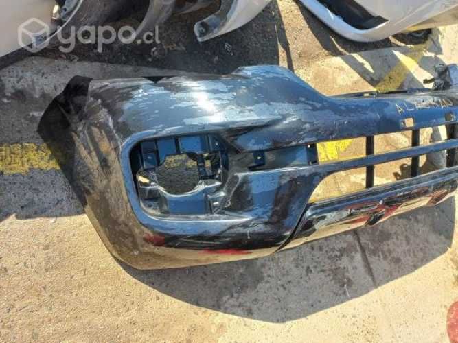 Parachoque ORIGINAL Renault Alaskan impecable