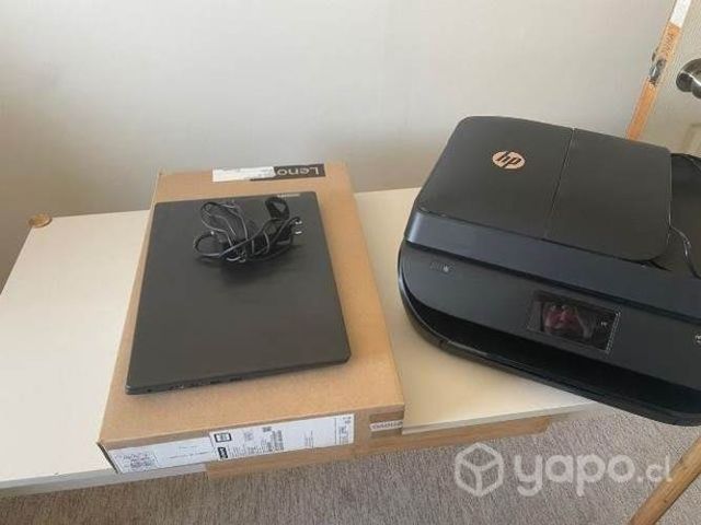 Notebook marca LENOVO e impresora HP multifunciona