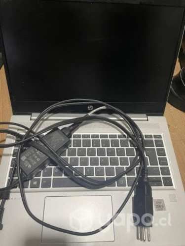 Notebook HP 440 G7 con pantalla rota