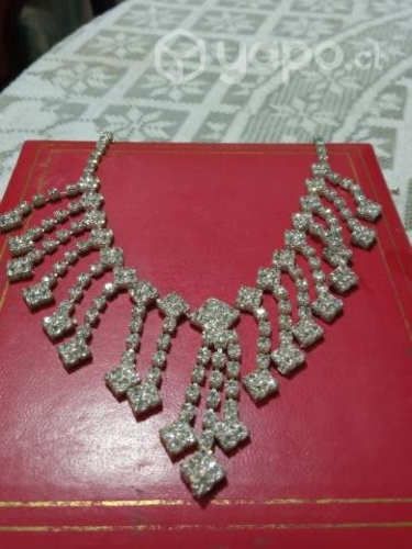 Collar hermoso y elegante pulsera y aritos