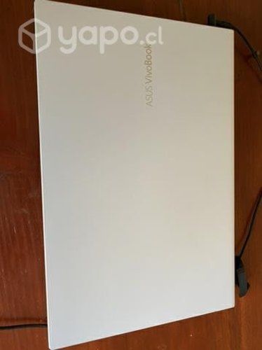 Notebook asus vivobook prácticamente nuevo