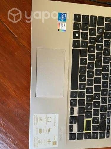 Notebook asus vivobook prácticamente nuevo