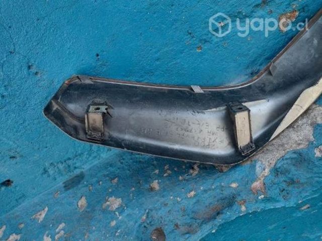 Extensión de parachoque Mitsubishi Montero 2001