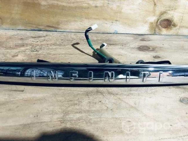 Moldura maleta Infiniti Q50