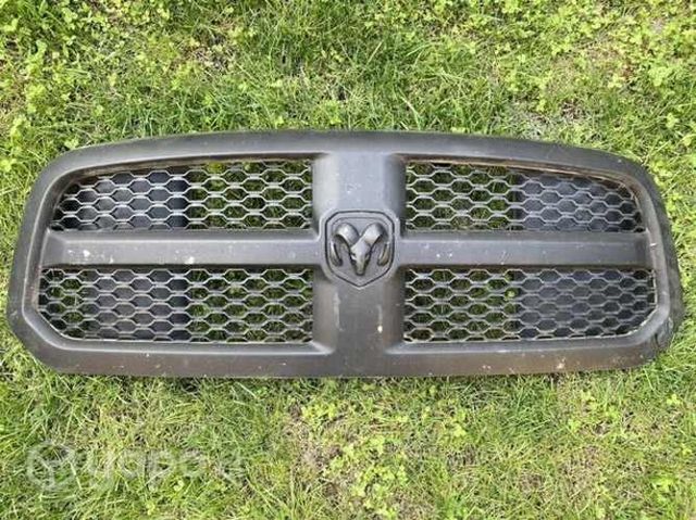 Mascara parrilla frontal Ram 1500