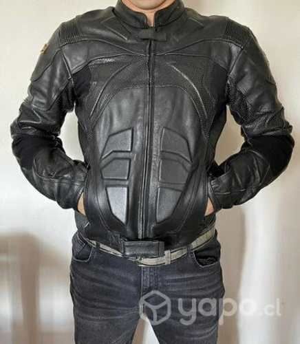 Chaqueta de cuero con protecciones motociclistas