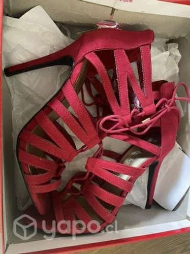 Zapatos Guess rojos