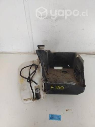 Porta Batería Con Deposito Agua Limpia Parabrisa C