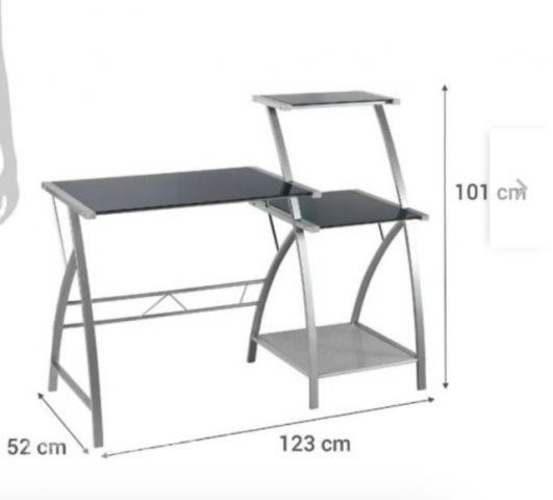 Escritorio con vidrio templado