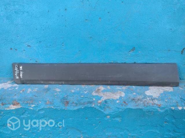 Moldura de puerta del izq Chevrolet Captiva 2010