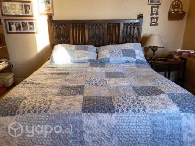 Cama de 2 plazas de madera con respaldo y colchón