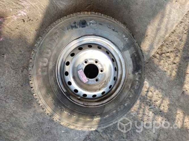 Llanta Fierro Con Neumático 245 70 R16 Detalle