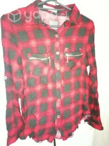 Camisa roja con negro
