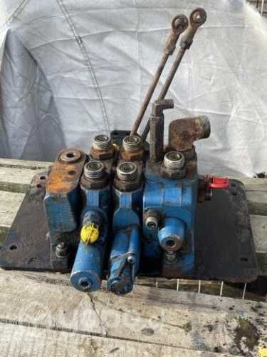 Caja de Valvulas delantera Retroexcavadora Komatsu