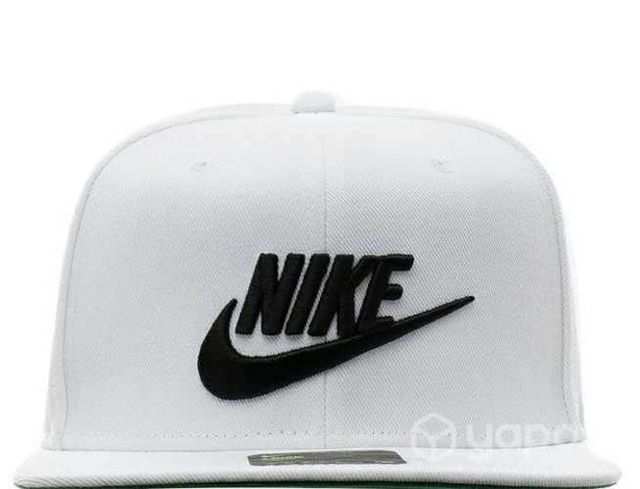 Gorro Nike pro future color gris