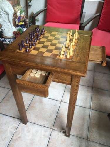 Fina mesita de ajedrez