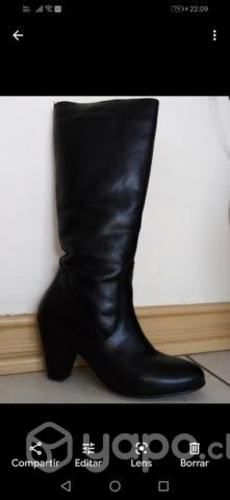 Botas de cuero negro