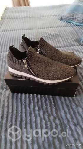 Zapatilla DKNY numero 41 nuevas