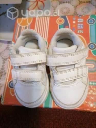 Zapatillas marca Adidas numero 19