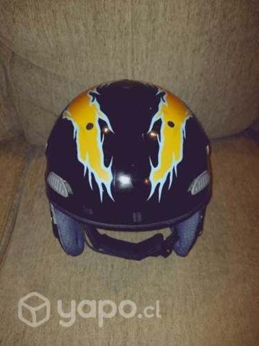 Casco de moto talla M Ajustable.