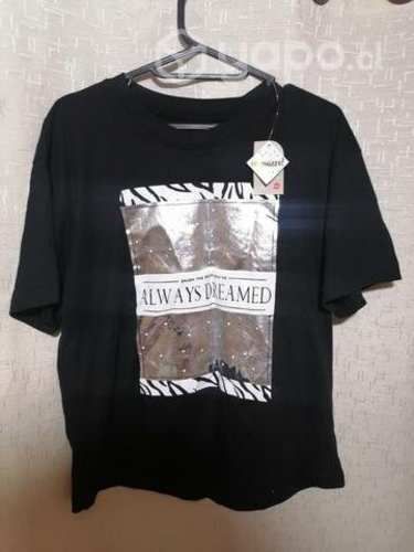 Polera negra con brillante