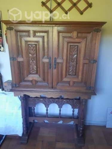 Antiguo bargueño de roble impecable