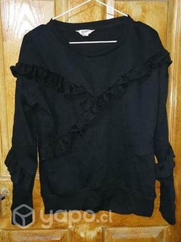 Poleron negro con vuelitos