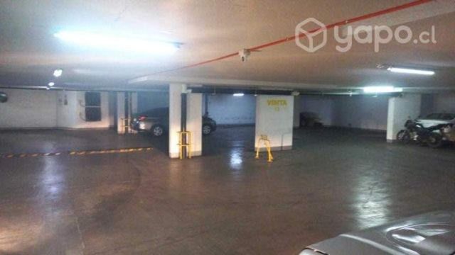 Estacionamiento (sector metro Matta)