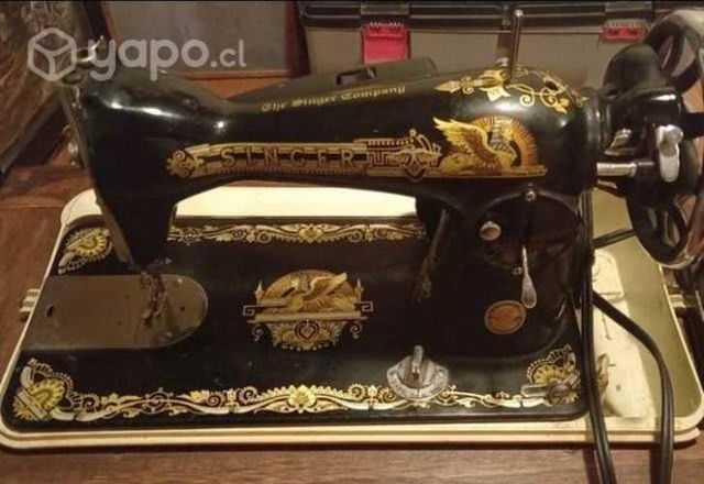 Maquina de coser marca singer con mueble