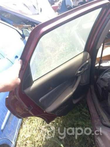 Puerta trasera izquierda ford focus 2005