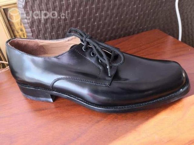 Zapatos nuevo cuero y suela