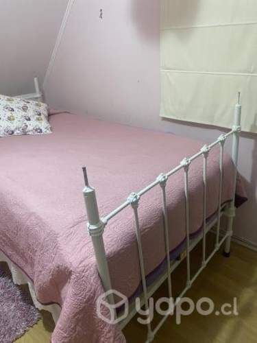 Cama antigua de fierro