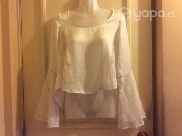Blusa de seda blanca manga acampanada talla Small