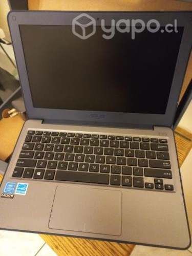 Notebook Asus Celeron 1.1GH/4GB Ram/ modelo W202NA