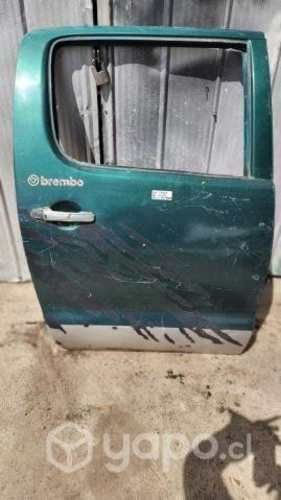 Puerta trasera derecha toyota hilux 2012