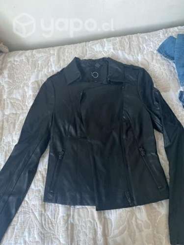 Chaqueta cuerina marca IO talla 36