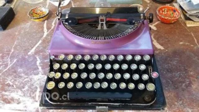 Antigua maquina de escribir de colección