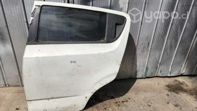 Puerta trasera izquierda chevrolet sony 2012