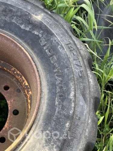 Neumático delantero Retroexcavadora Komatsu