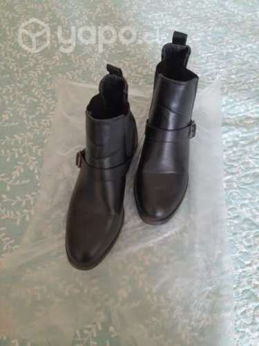 Botas negras un solo uso oferta