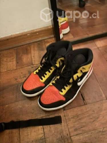 Jordan 1 mid originales talla 10.5 con caja