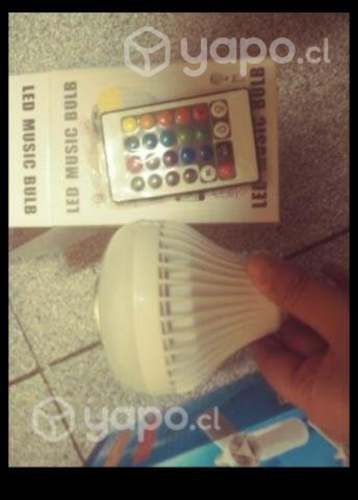 Ampolleta con luces de colores, parlante bluetooth