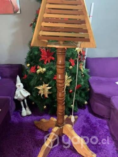 Lámpara esquinera de madera