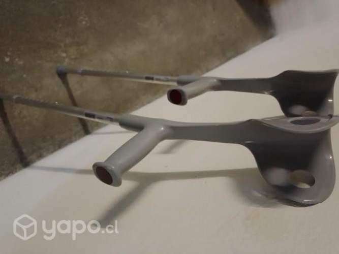 Bastones muletas poco uso