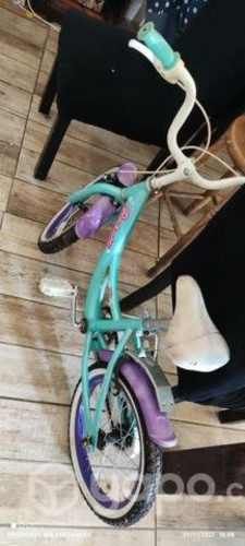Bicicleta de niña impecable