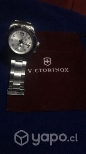 Reloj marca Victorinox Modelo Swiss Army Sapphire